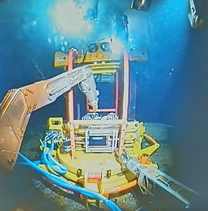 Enpro’s F-Decom tooling system deploying their ‘anchor hub’ onto a subsea cell top.jpg